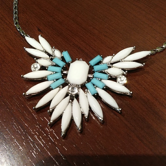 Suzy Shier statement necklace - Picture 2 of 6